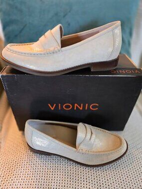 Vionic Waverly Leather Loafer Light Gold Size 6